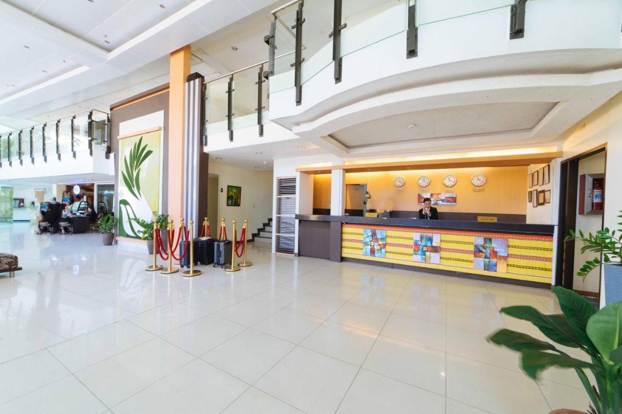 Reddoorz Premium @ The Ritz Garden Oases Hotel Davao City Exterior foto