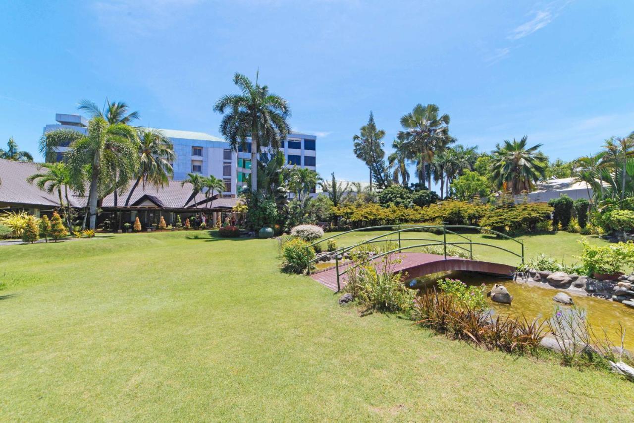 Reddoorz Premium @ The Ritz Garden Oases Hotel Davao City Exterior foto