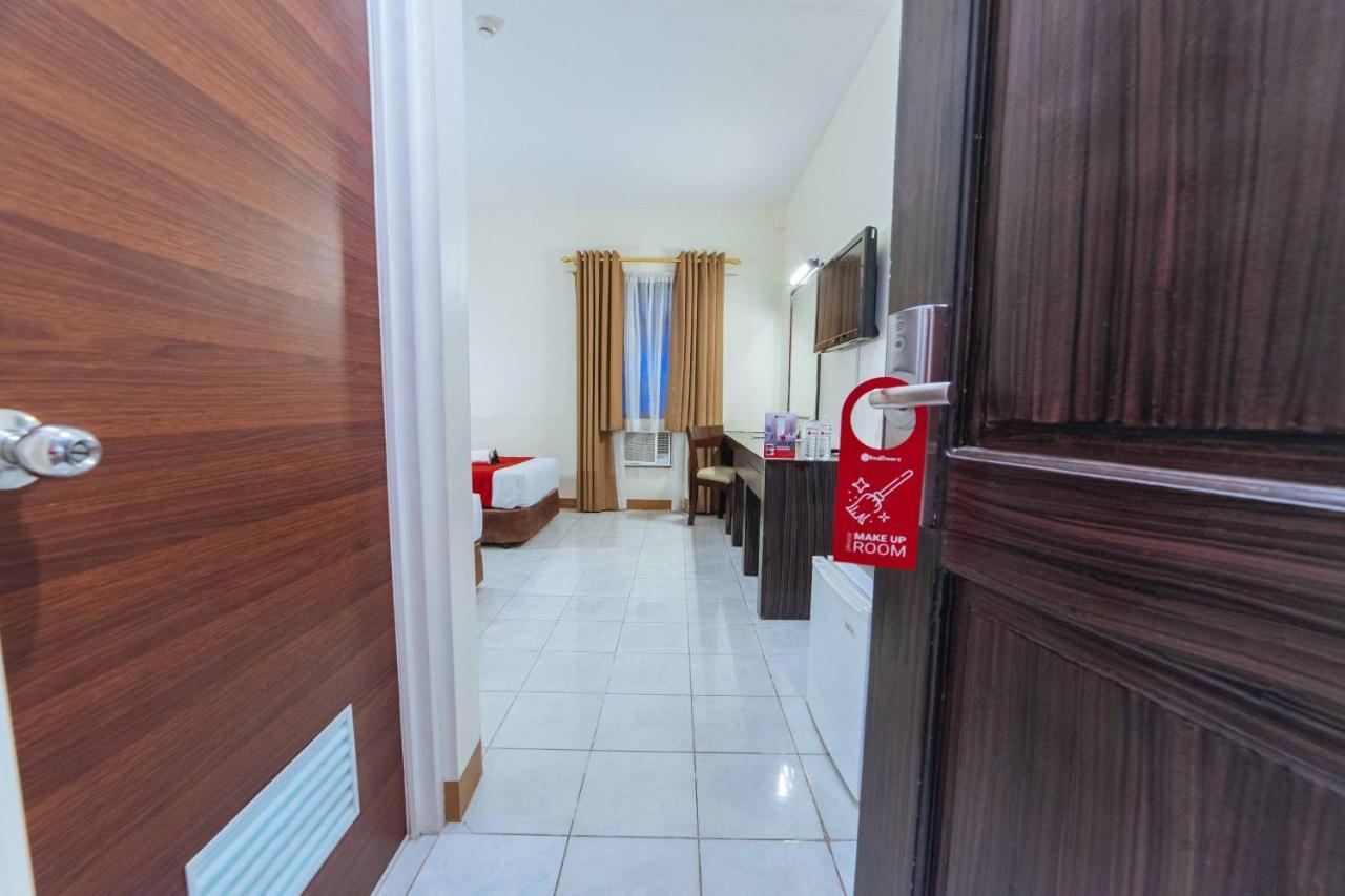 Reddoorz Premium @ The Ritz Garden Oases Hotel Davao City Exterior foto