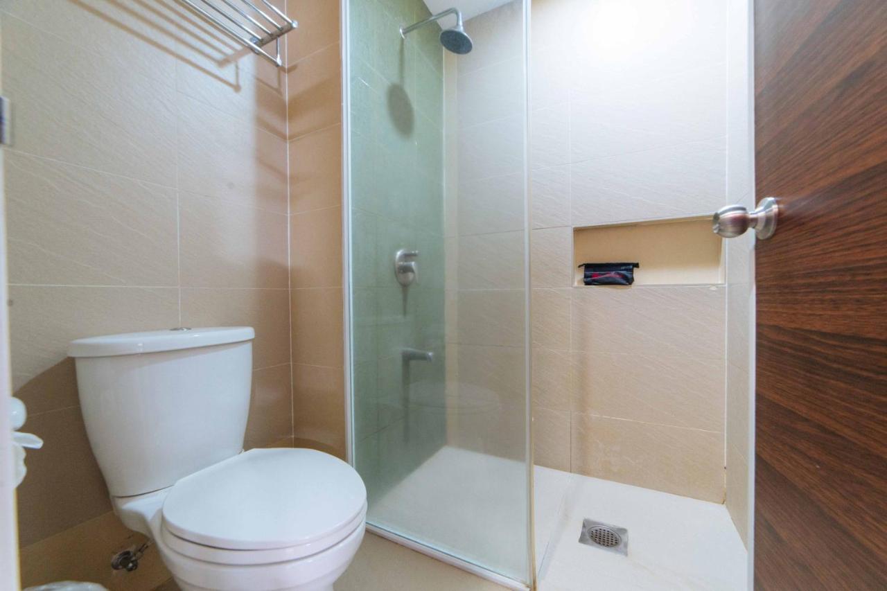 Reddoorz Premium @ The Ritz Garden Oases Hotel Davao City Exterior foto