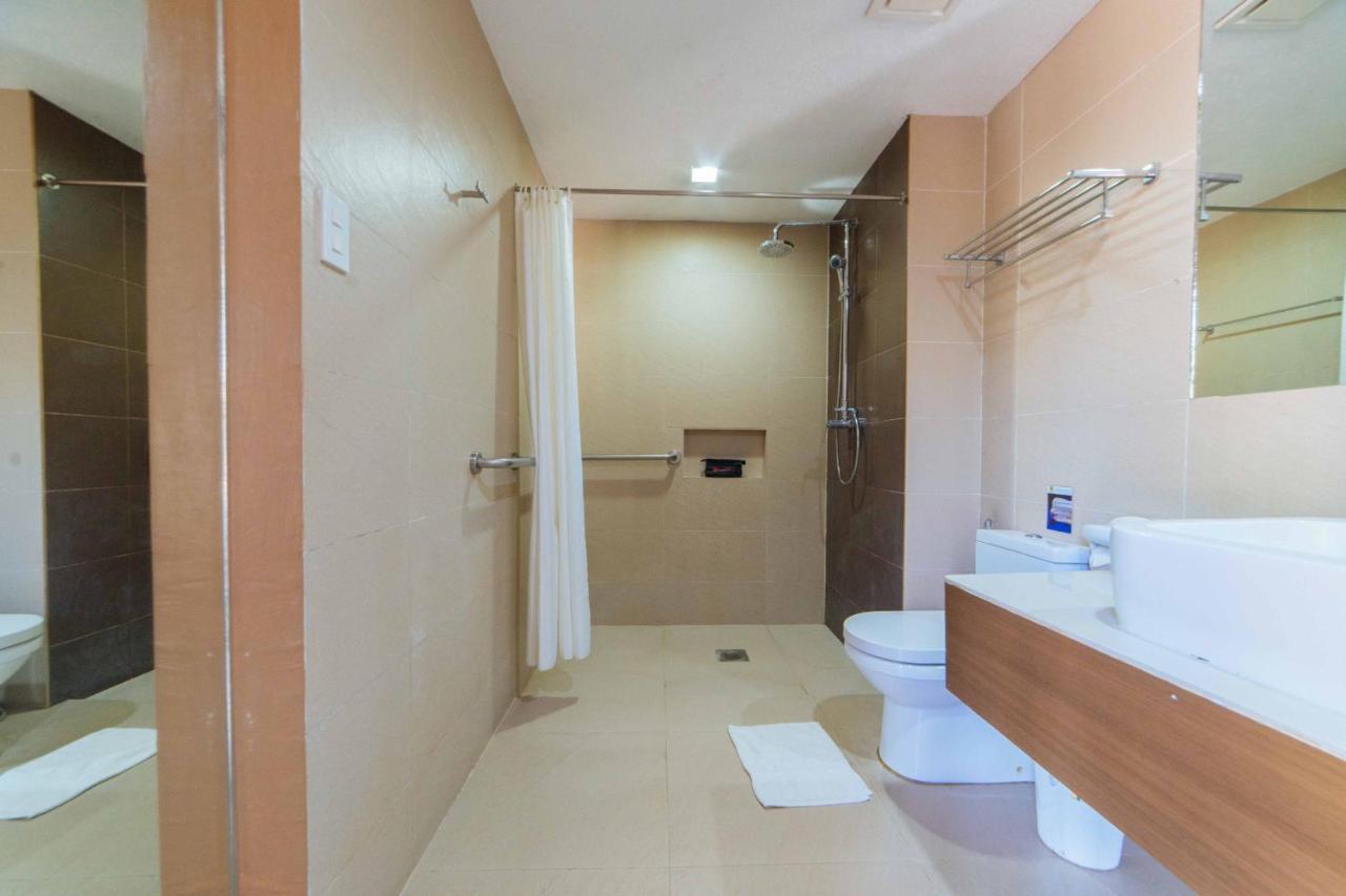 Reddoorz Premium @ The Ritz Garden Oases Hotel Davao City Exterior foto