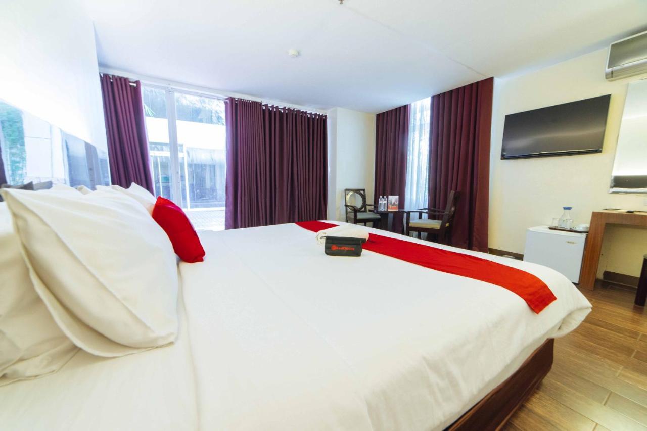 Reddoorz Premium @ The Ritz Garden Oases Hotel Davao City Exterior foto