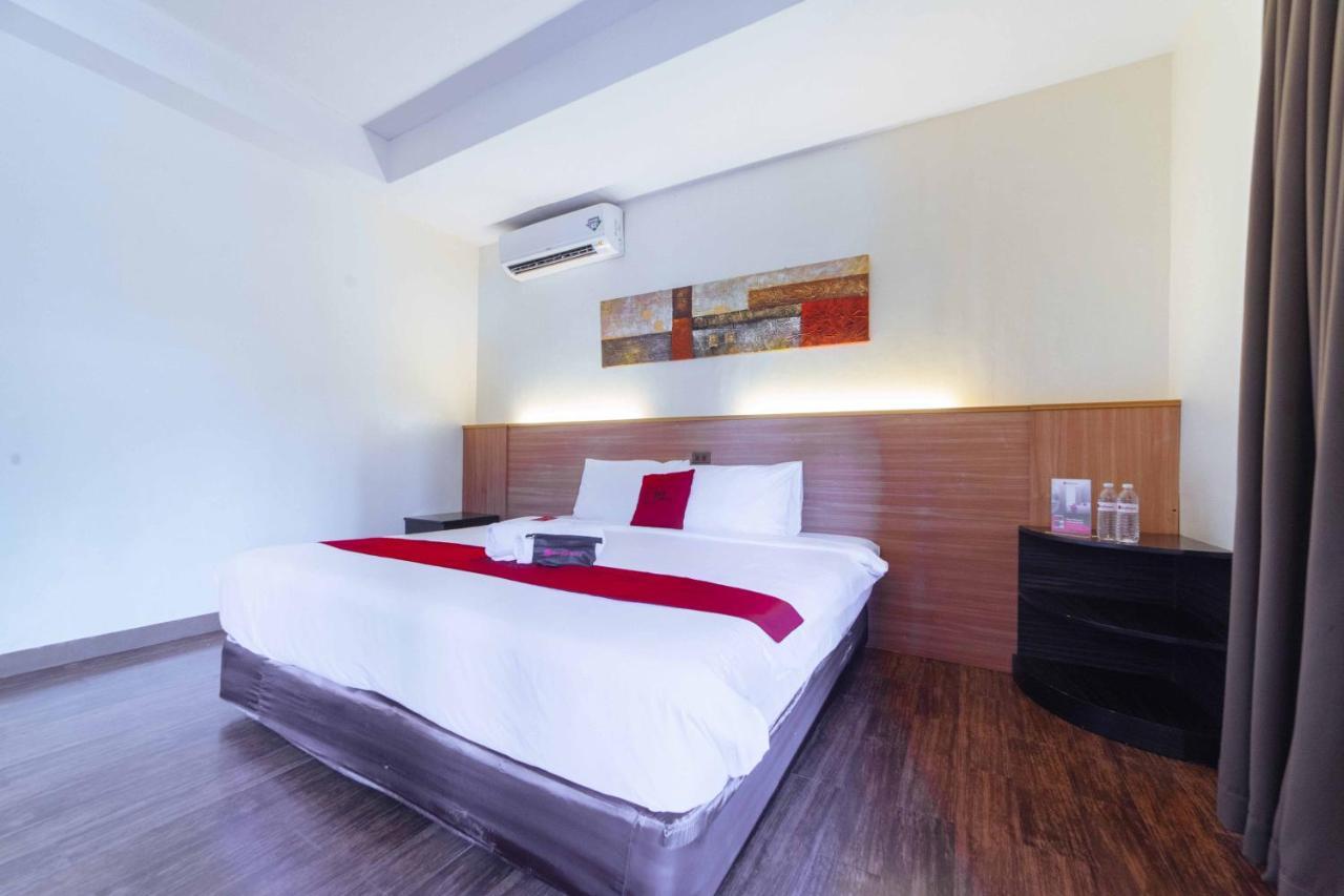 Reddoorz Premium @ The Ritz Garden Oases Hotel Davao City Exterior foto