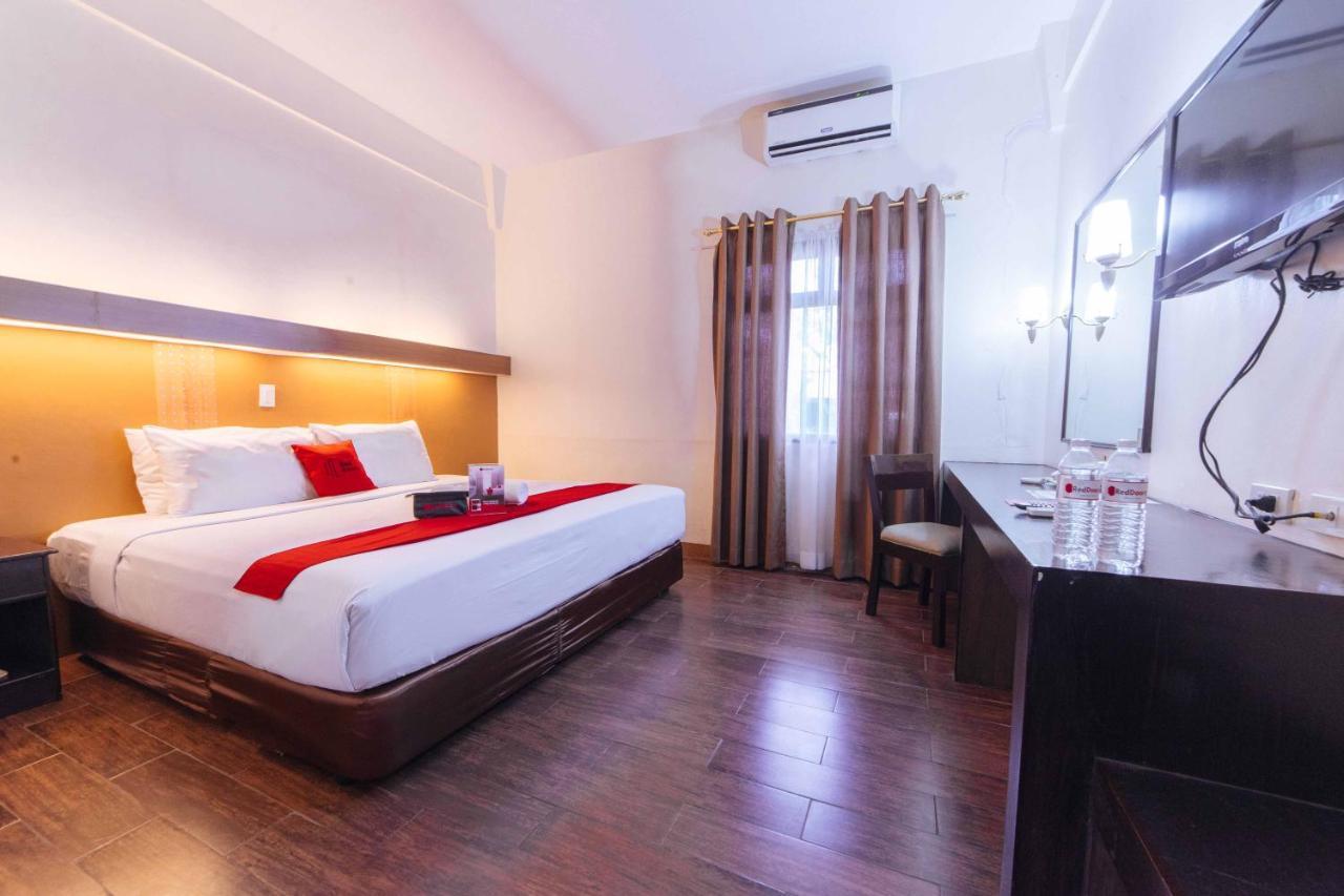 Reddoorz Premium @ The Ritz Garden Oases Hotel Davao City Exterior foto